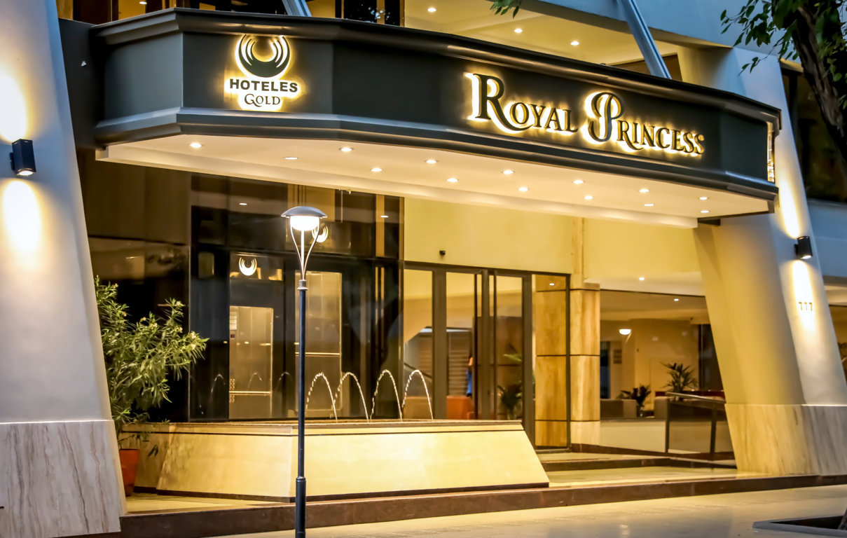 FRENTE HOTEL ROYAL PRINCESS DE NOCHE